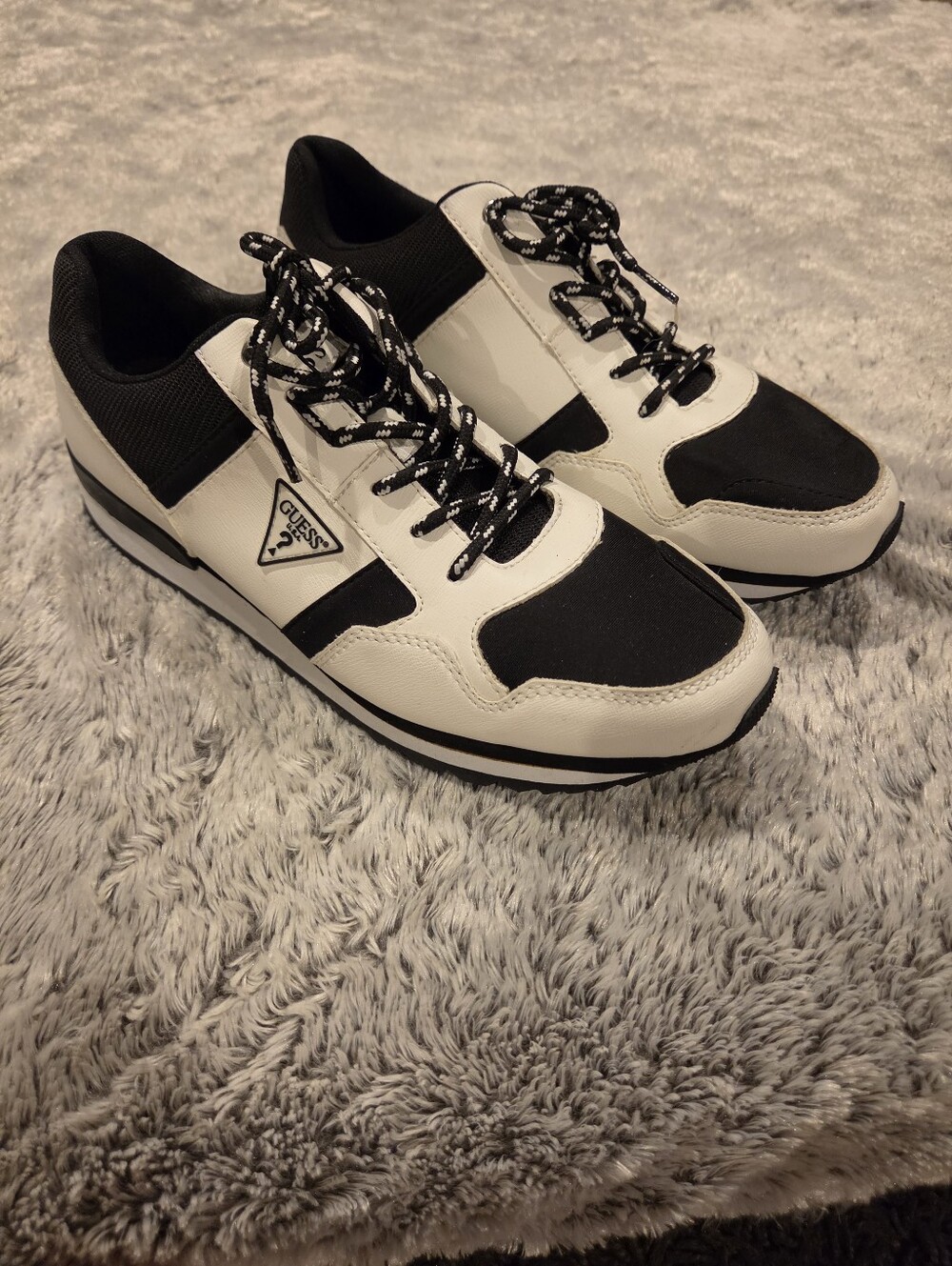 GUESS Men's Monochrome Black and White Athletic Sneakers Sz 8.5